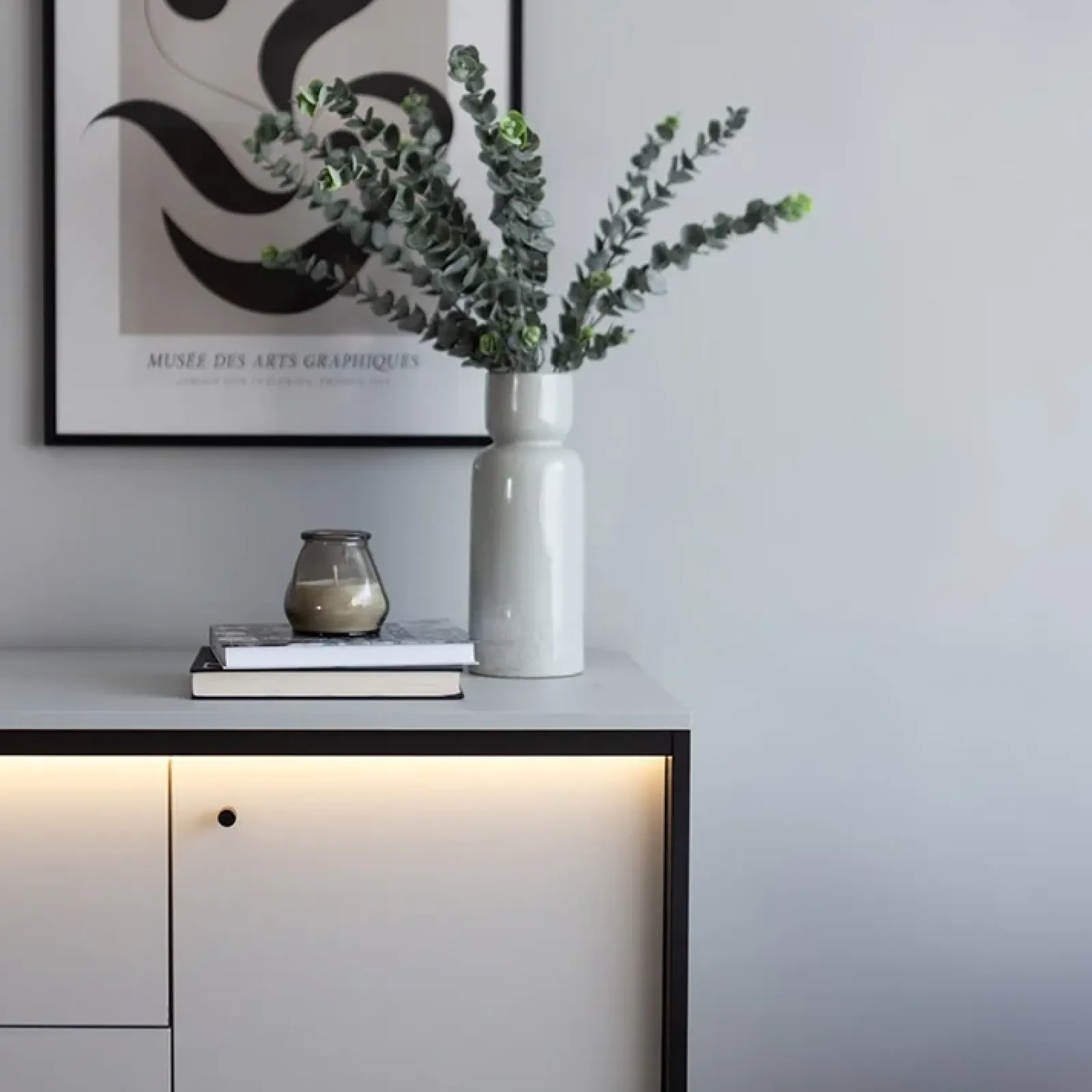 Garnero Arredamenti Comò|Comò-Comò 136x91h cm 1 anta 3 cassetti con LED grigio nero Luna