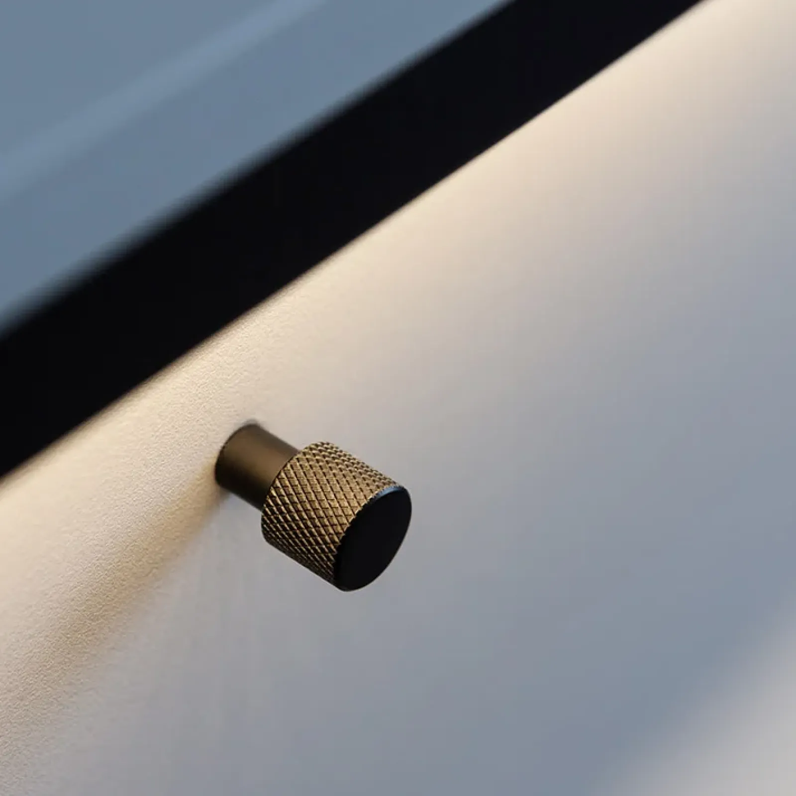 Garnero Arredamenti Comò|Comò-Comò 136x91h cm 1 anta 3 cassetti con LED grigio nero Luna