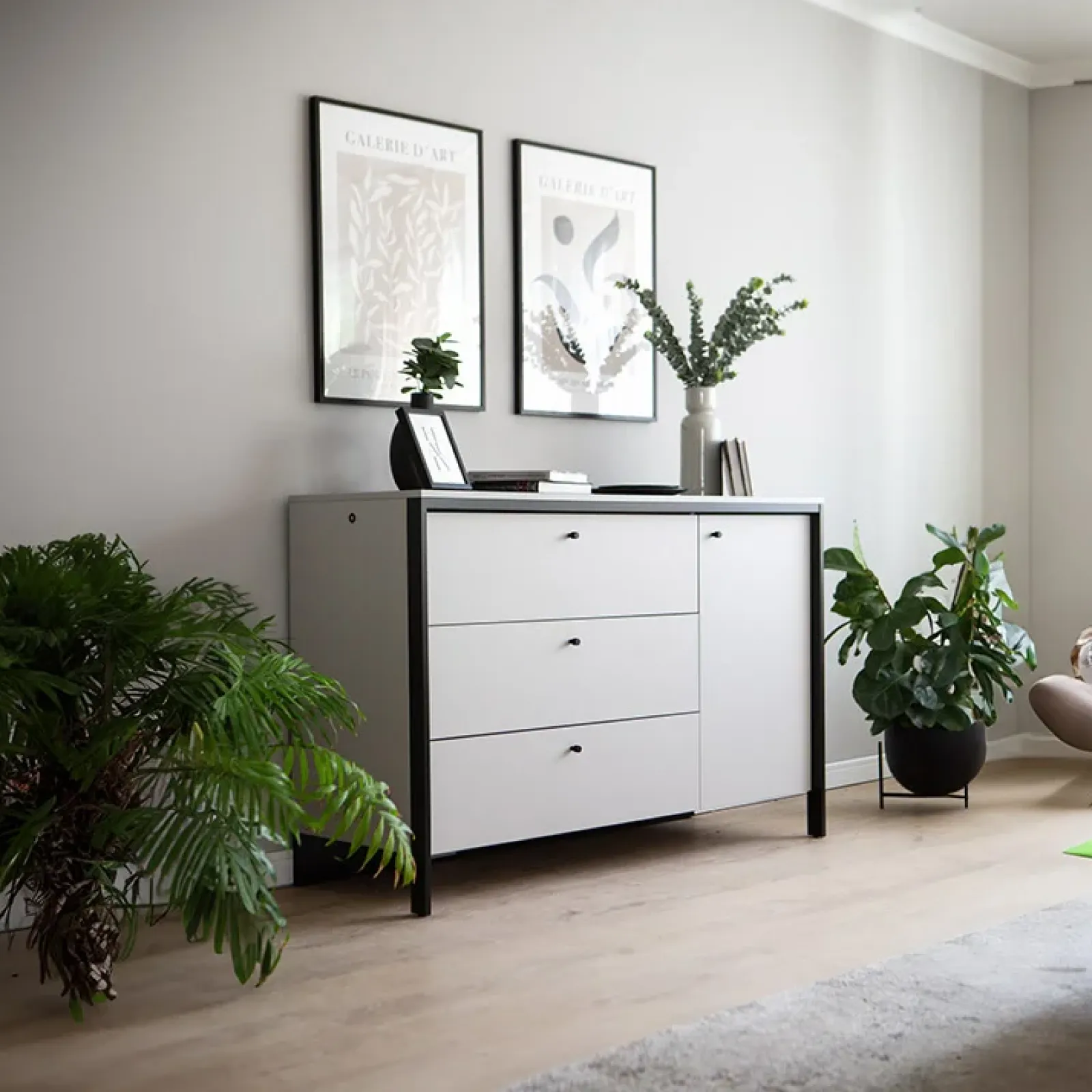 Garnero Arredamenti Comò|Comò-Comò 136x91h cm 1 anta 3 cassetti con LED grigio nero Luna