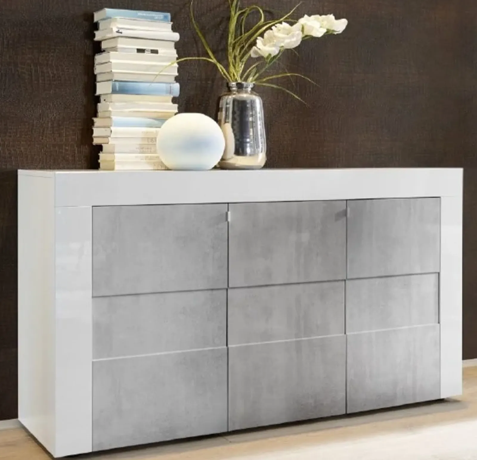 Garnero Arredamenti Credenze Moderne|Madie Moderne-Credenza 138x84h cm 3 ante moderna bianco lucido cemento Easy