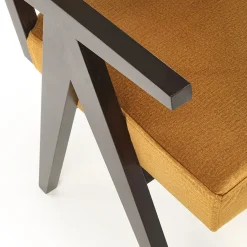 Garnero Arredamenti Poltrone Design|Poltrone Sala D'attesa-Poltrona design legno velluto giallo senape Lugano