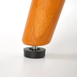 Garnero Arredamenti Poltrone Sala D'attesa|Poltroncine Imbottite-Poltrona moderna design in stoffa beige chiaro e gambe legno noce chiaro Bled