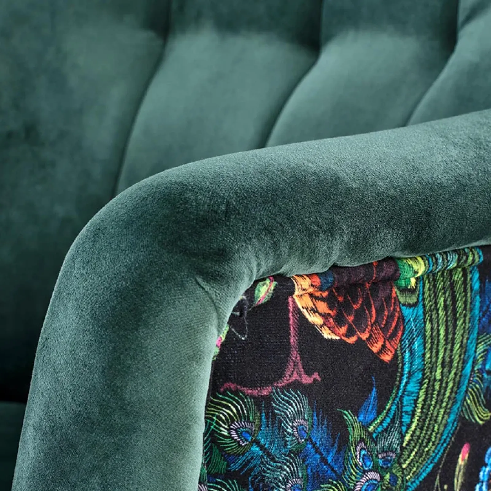 Garnero Arredamenti Poltrone Design|Poltrone Relax-Poltrona relax soggiorno in velluto verde scuro nero Nicosia