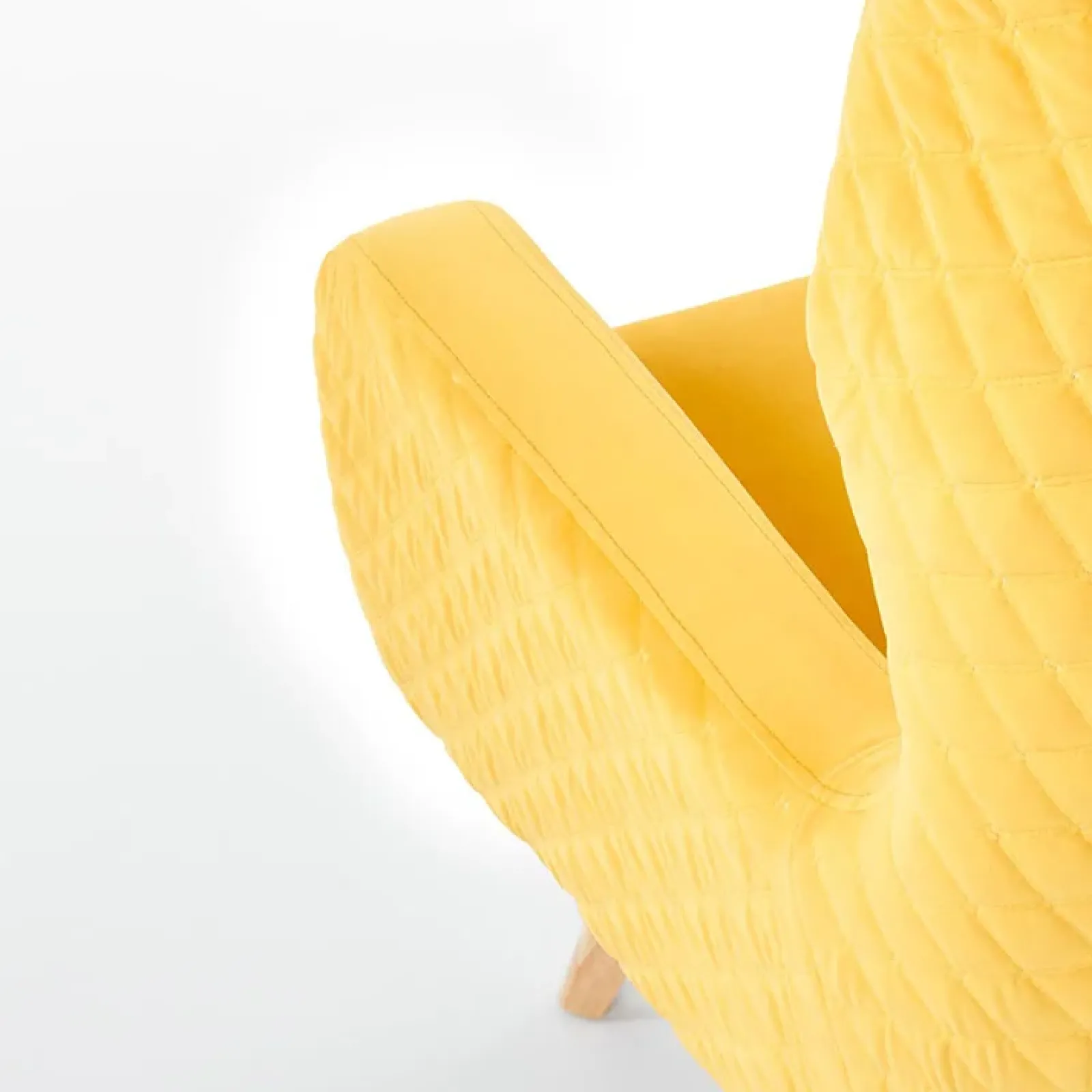 Garnero Arredamenti Poltrone Design|Poltroncine Imbottite-Poltroncina imbottita in velluto giallo legno naturale Seven