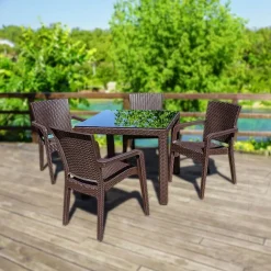 Garnero Arredamenti Set Tavolo E Sedie Da Giardino-Set tavolo da giardino esterno dehors 90x90cm + 4 sedie effetto rattan marrone Solas
