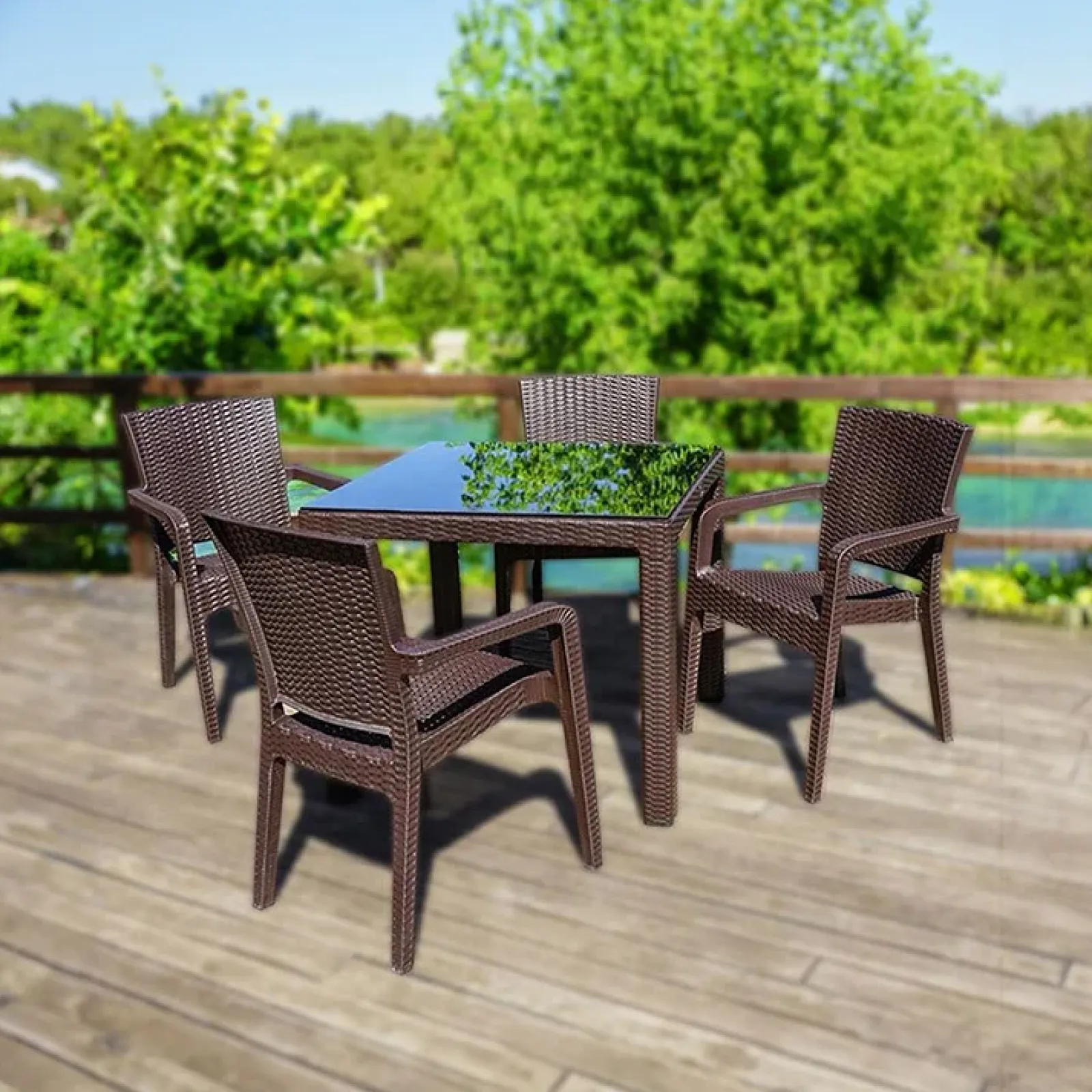 Garnero Arredamenti Set Tavolo E Sedie Da Giardino-Set tavolo da giardino esterno dehors 90x90cm + 4 sedie effetto rattan marrone Solas