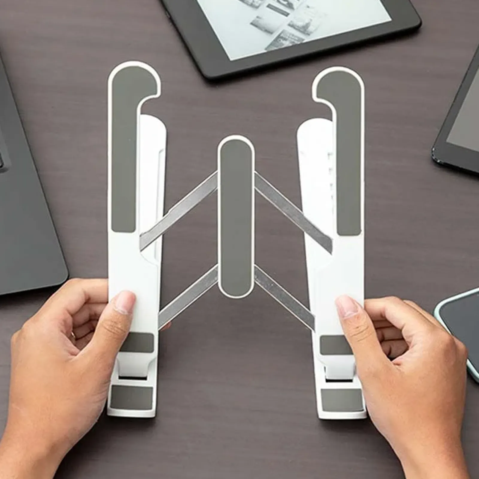 Garnero Arredamenti Accessori Ufficio-Supporto Pieghevole e Regolabile per PC Portatile Smart