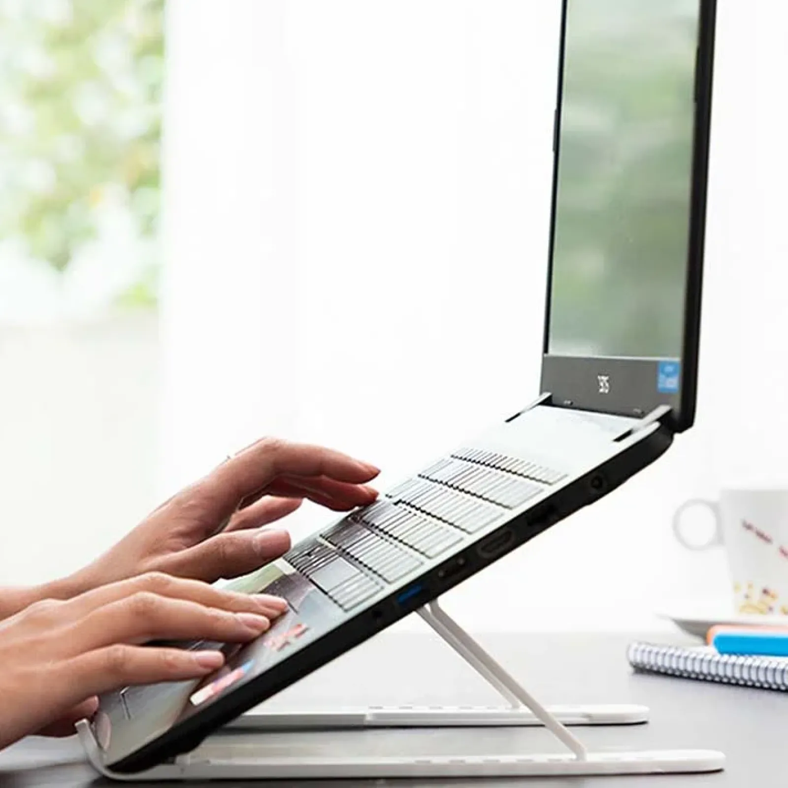 Garnero Arredamenti Accessori Ufficio-Supporto Pieghevole e Regolabile per PC Portatile Smart